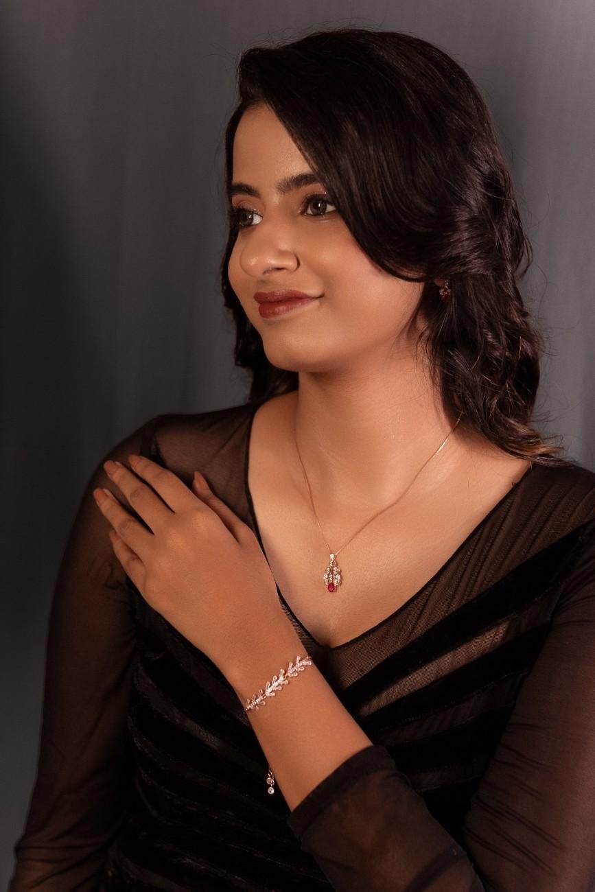 Diamond Engagemen Necklace